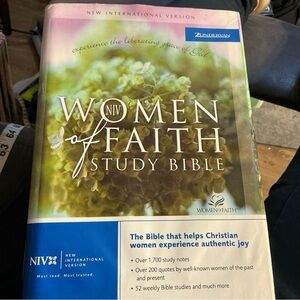 Zondervan Women of Faith Study Bible